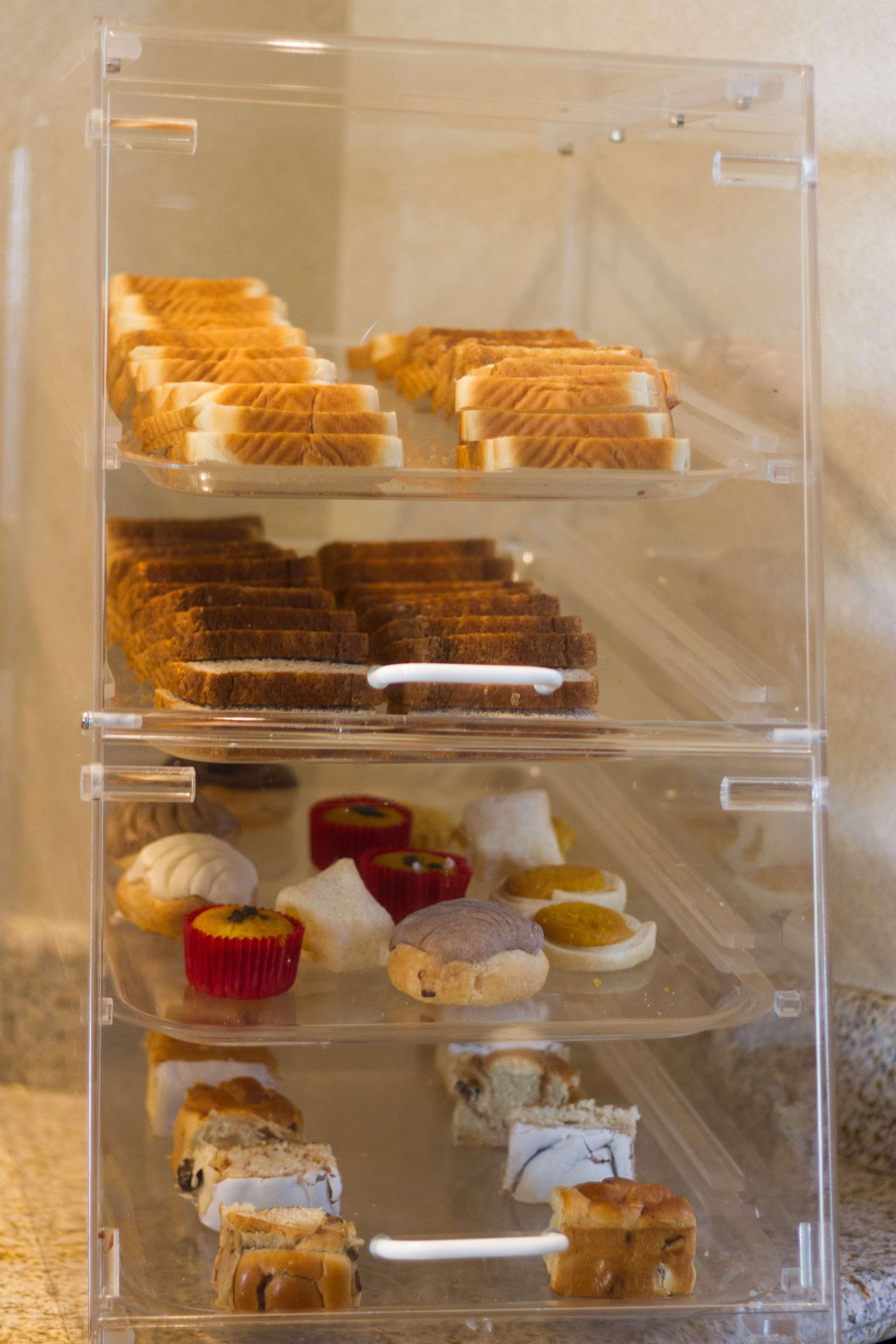 Best Western Premier Monterrey Aeropuerto Apodaca Kültér fotó A display case