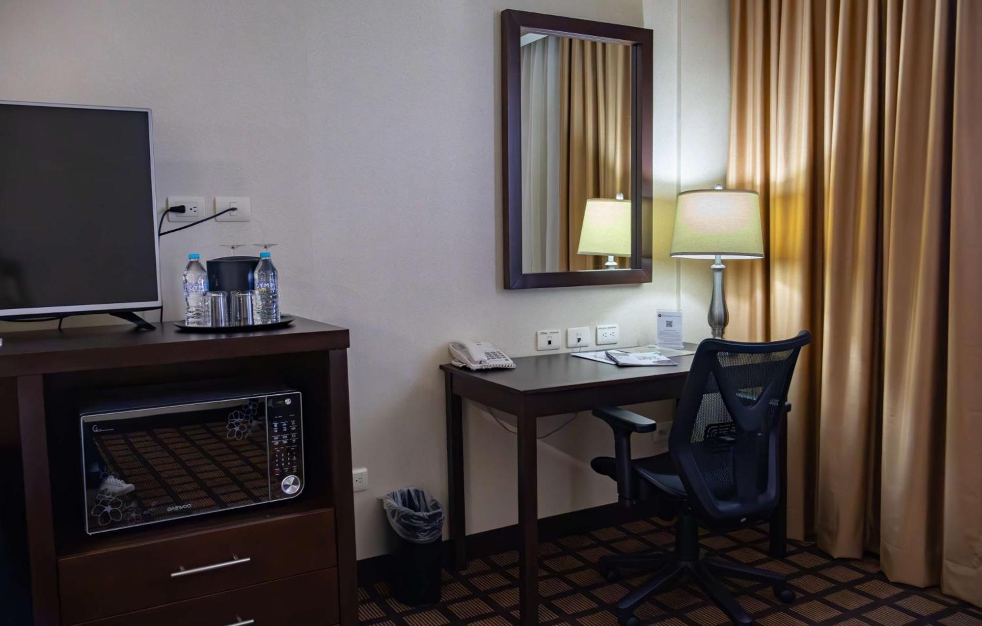 Best Western Premier Monterrey Aeropuerto Apodaca Kültér fotó A typical room at the hotel
