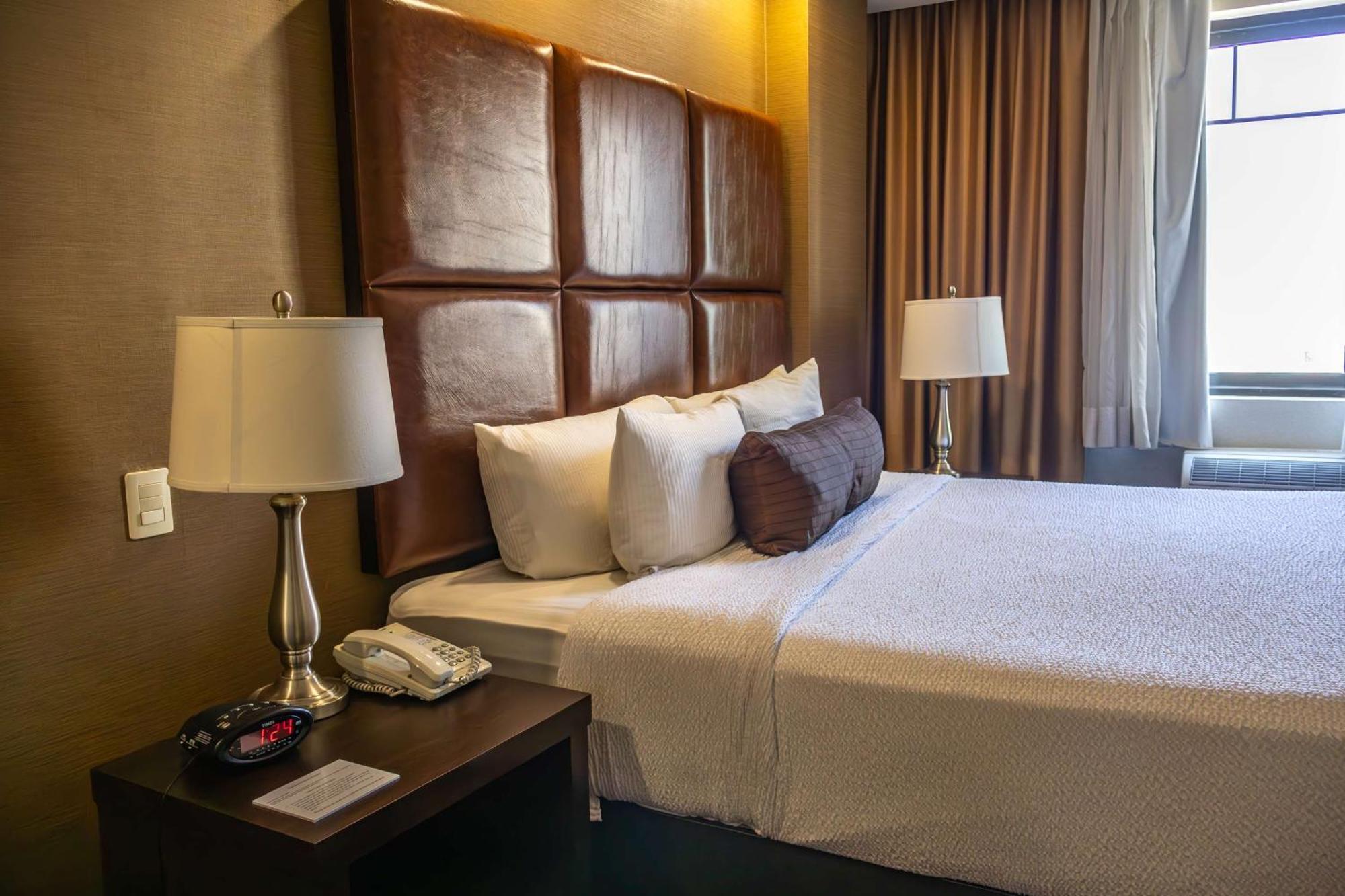 Best Western Premier Monterrey Aeropuerto Apodaca Kültér fotó A room at the hotel