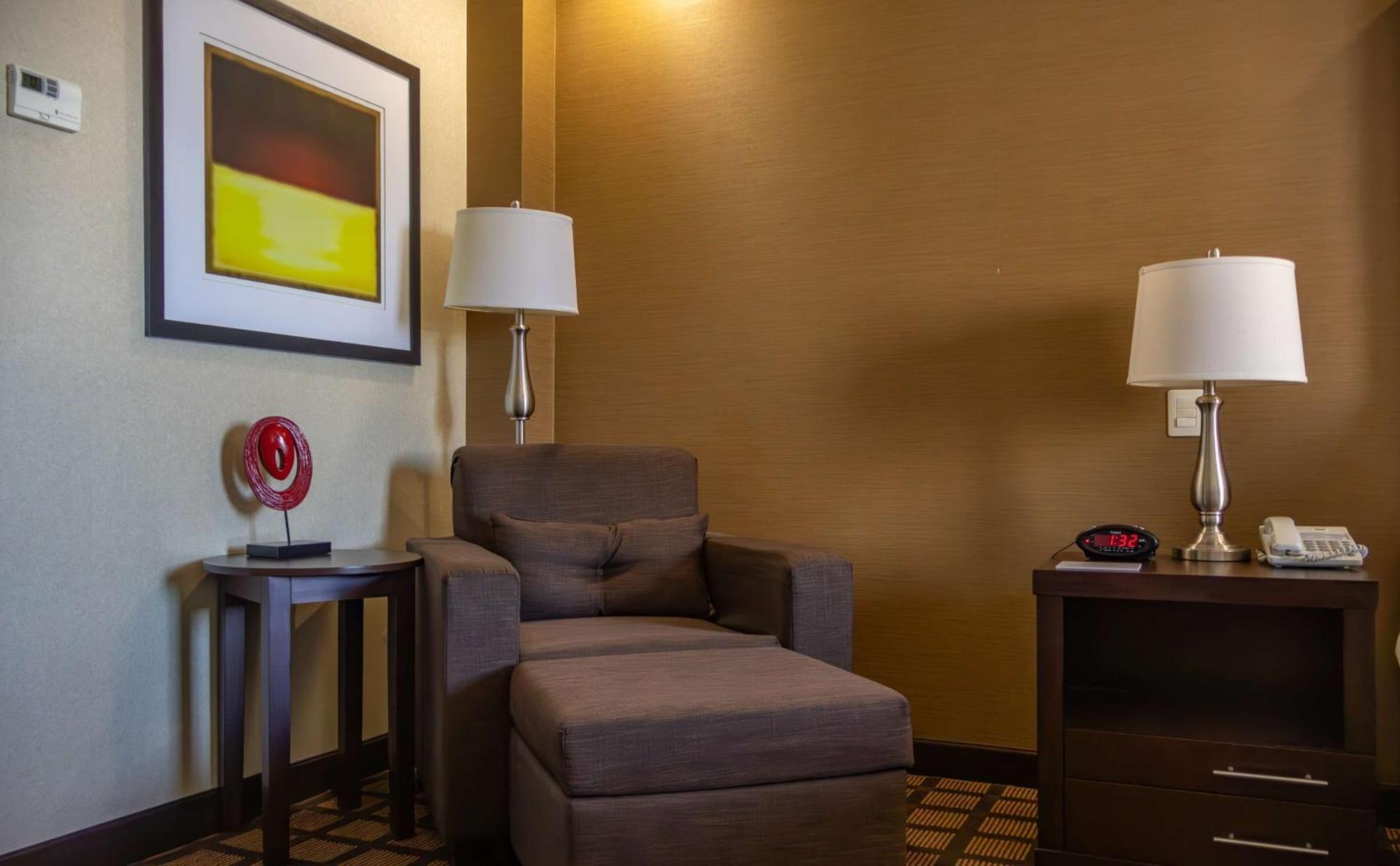 Best Western Premier Monterrey Aeropuerto Apodaca Kültér fotó A room at the Residence Inn