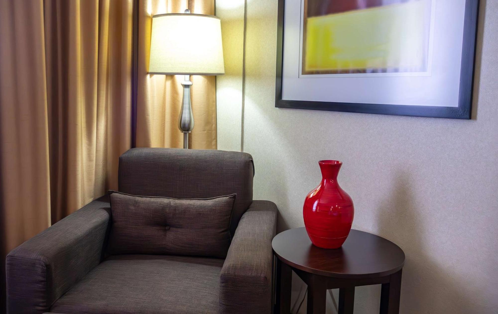 Best Western Premier Monterrey Aeropuerto Apodaca Kültér fotó A vase on a table