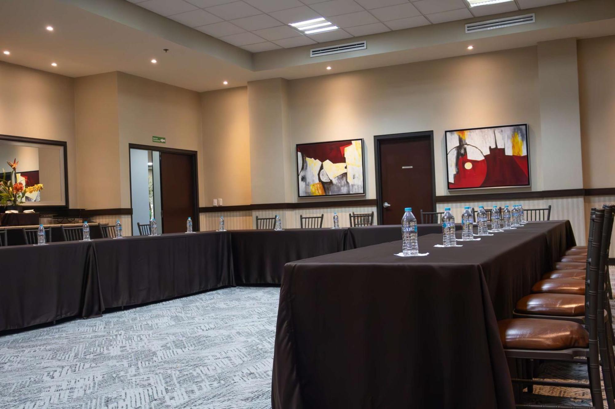Best Western Premier Monterrey Aeropuerto Apodaca Kültér fotó Meeting room
