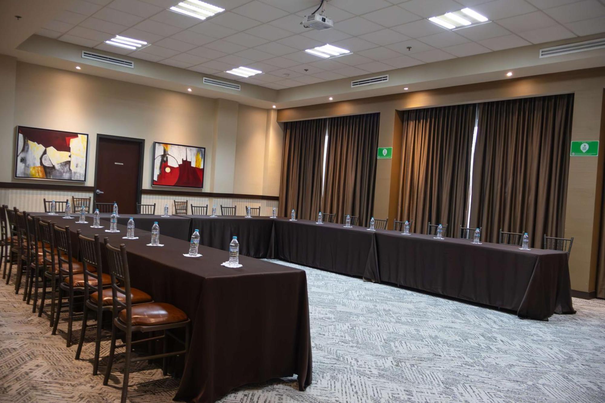 Best Western Premier Monterrey Aeropuerto Apodaca Kültér fotó Meeting room