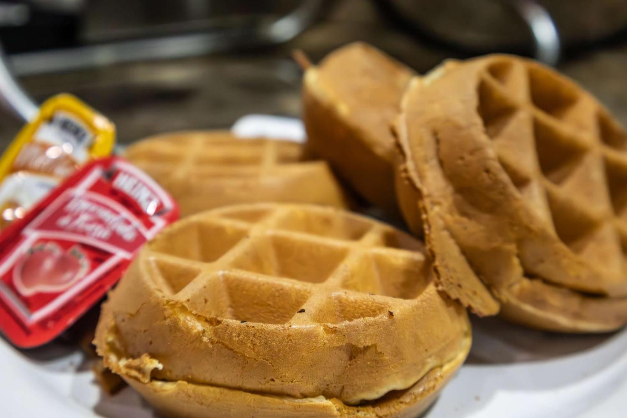 Best Western Premier Monterrey Aeropuerto Apodaca Kültér fotó A waffle sandwich