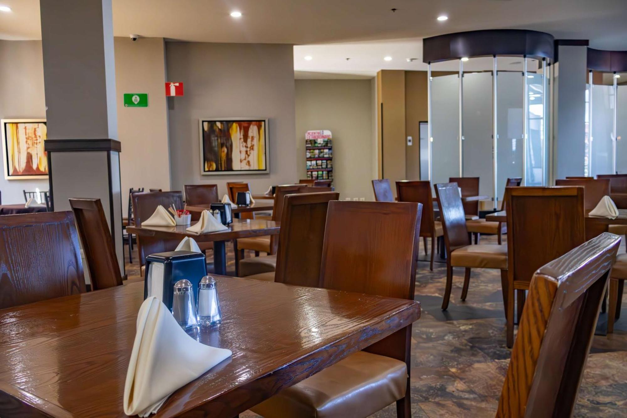 Best Western Premier Monterrey Aeropuerto Apodaca Kültér fotó The restaurant